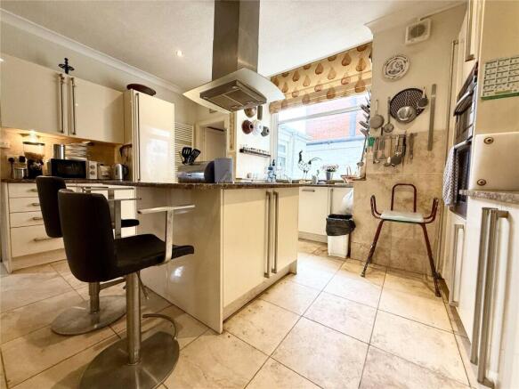 3 bed Apartment for sale Image 7