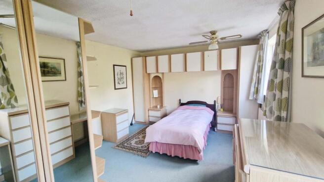 bedroom1.jpg