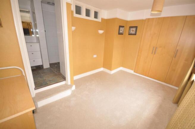 BEDROOM / DRESSING R