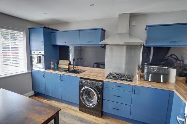 3 bed Semi-Detached for sale Image 6