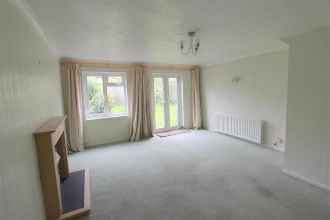 LOUNGE/DINING ROOM