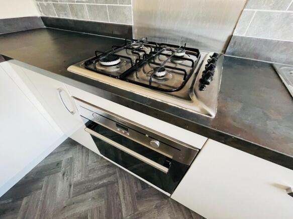 2 bed Terraced to rent Image 5