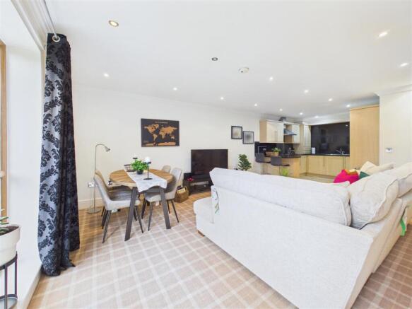 2 bed Flat for sale Image 11