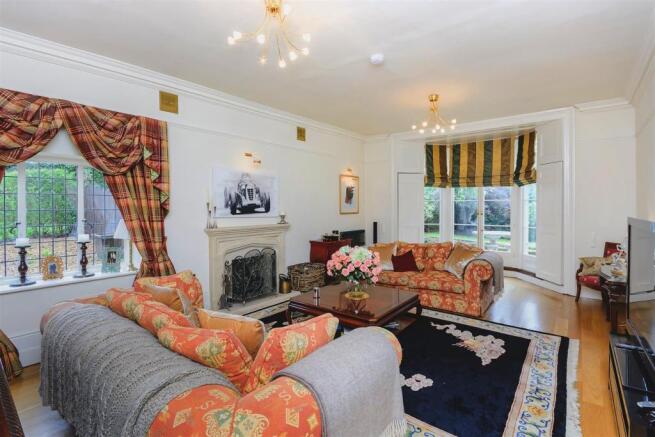 8309394-interior14v2.jpg