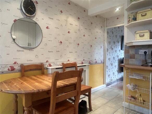 3 bed Semi-Detached for sale Image 9