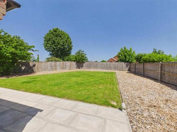 Sea Dyke Way, Marshchapel, Grimsby photo 4