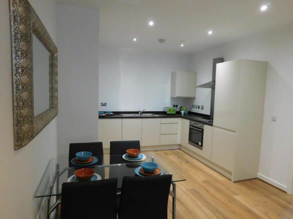 2 bed Apartment to rent Image 6