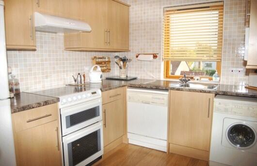 FITTED KITCHEN