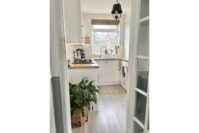 3 bed Semi-Detached for sale Image 8