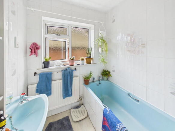 4 bed Detached Bungalow for sale Image 10
