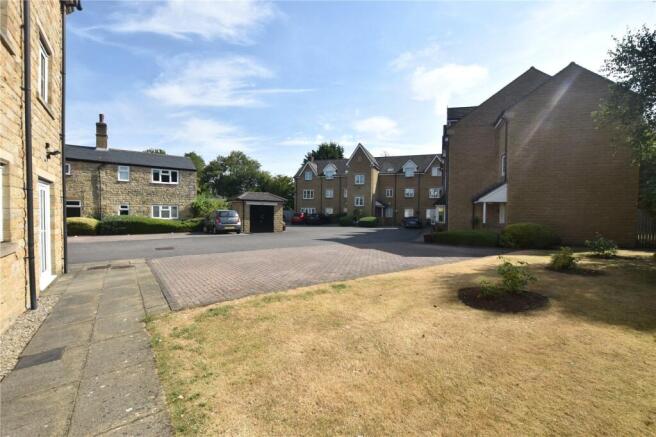 2 bed Apartment for sale Image 11