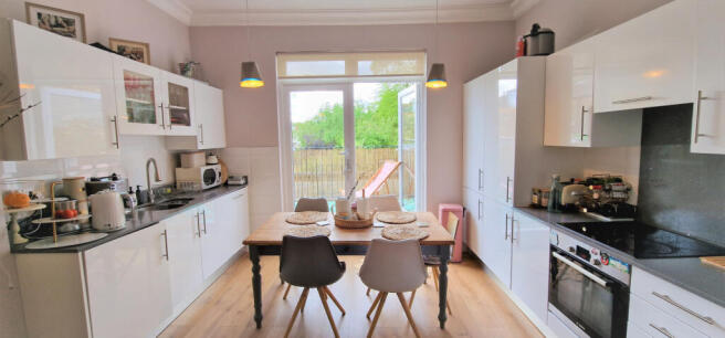 KITCHEN/ DINER