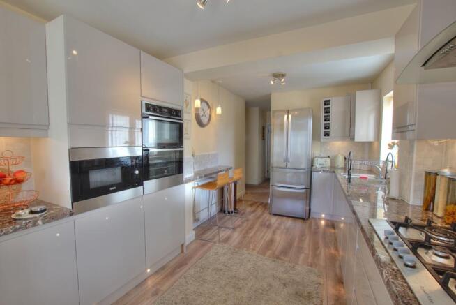 9. Kitchen: diner 4
