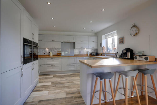 Kitchen/Breakfast...