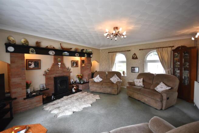 4 bed Detached for sale Image 8