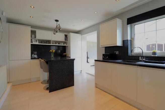 3 bed Detached for sale Image 8