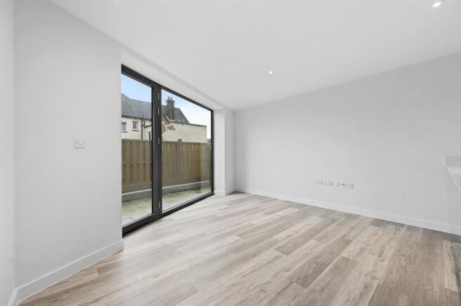 Wrealty - Flat 9, Bejoux Court - ReceptionA3 (1).j