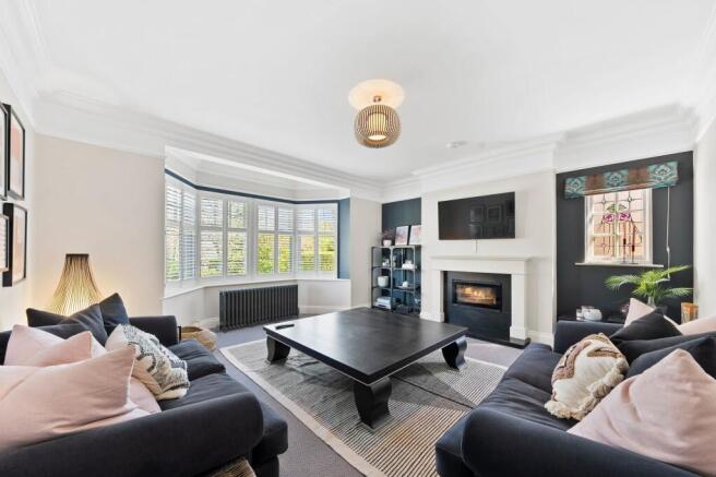 6 bed Detached for sale Image 4