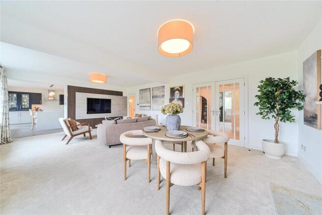 3 bed Apartment for sale Image 8