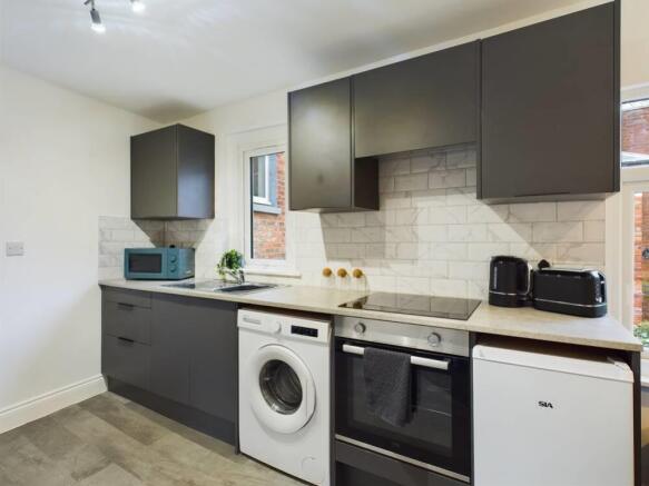 CAM01740G0-PR0327-STILL008-thumbnail-h750-70