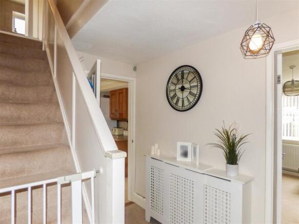 TJ00103-S-HALLWAY 175 HICKINGS LANE-175 HICKINGS.j