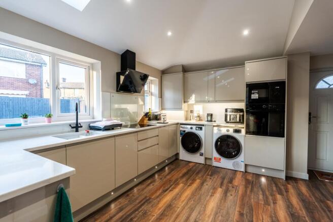 4 bed Semi-Detached for sale Image 5
