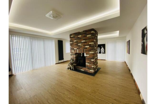 Lounge/Dining Room