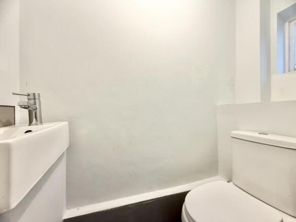 2 bed Terraced to rent Image 4