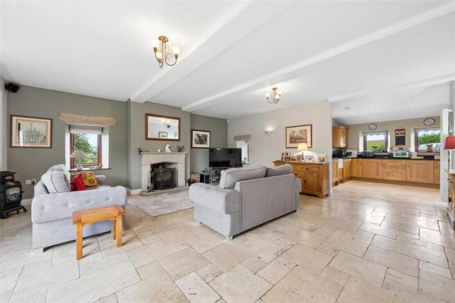 4 bed Detached for sale Image 4