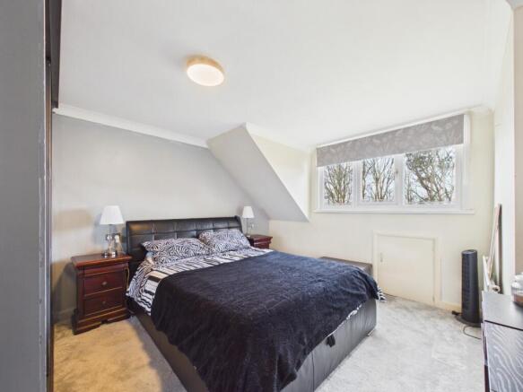 4 bed Detached for sale Image 8