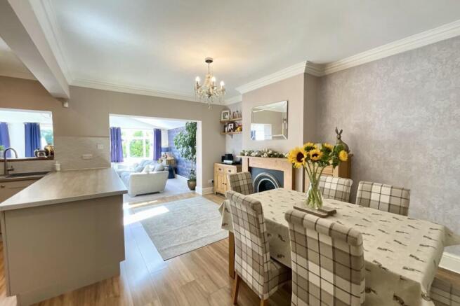3 bed Semi-Detached for sale Image 6