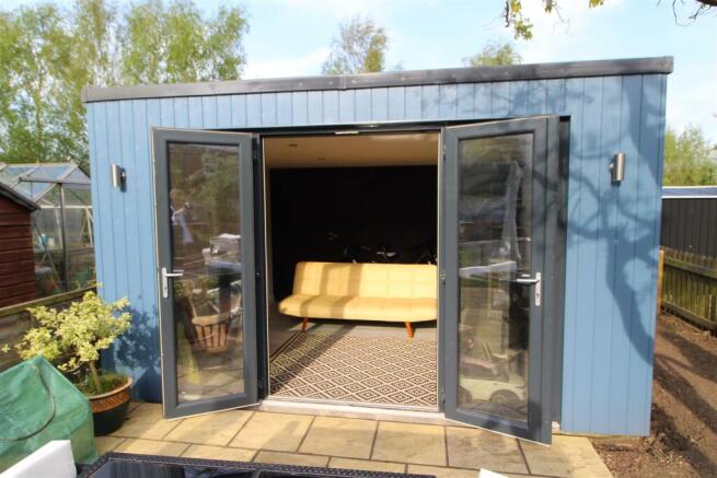 GARDEN ROOM