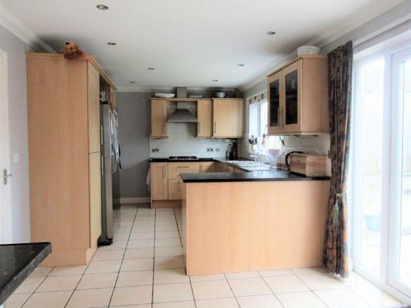 Kitchen / Dine...