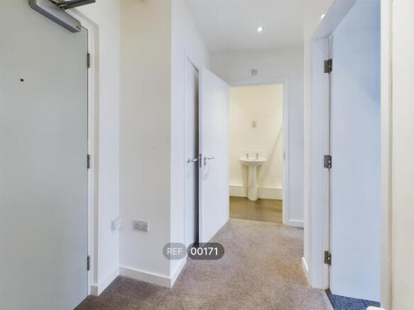 2 bed Apartment to rent Image 4