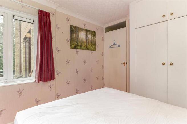 2 bed Flat for sale Image 7