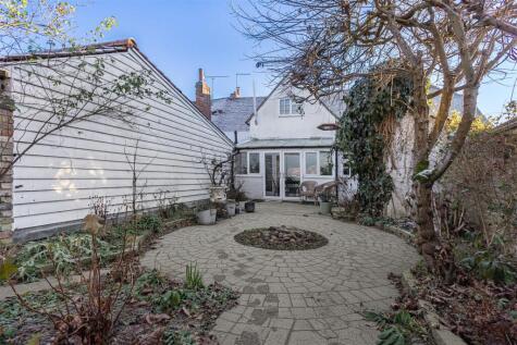 Spacious Character Home with Driveway - Hunsdon Village