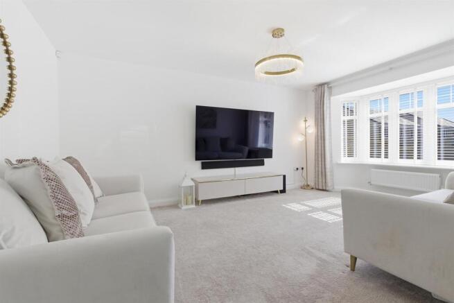 4 bed Detached for sale Image 8