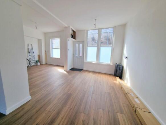 2 bed Flat for sale Image 12