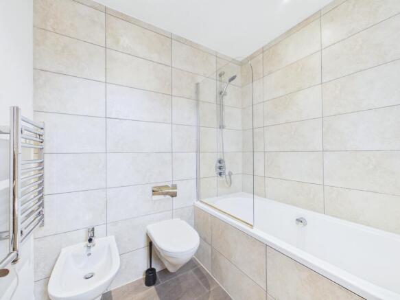 2 bed Apartment to rent Image 9