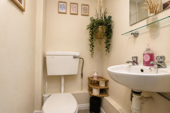 3 bed Terraced for sale Image 8