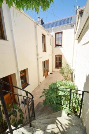 THE PROPERTY
