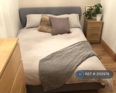 Room 1 - Ground Floor, Approximate Size: 4m x 2m