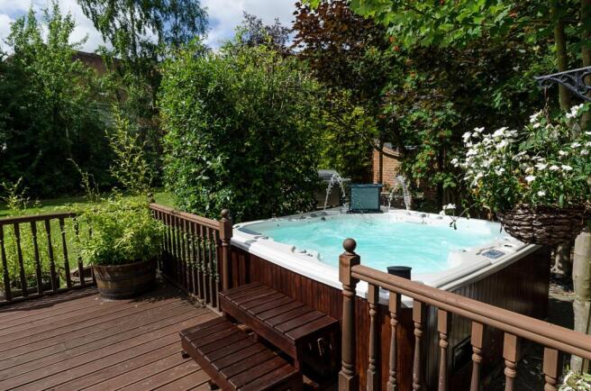 Hot tub 