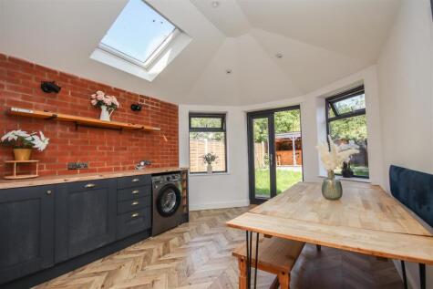 NN10, Kings Avenue, Higham Ferrers
