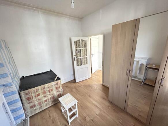 4 bed House to rent Image 4
