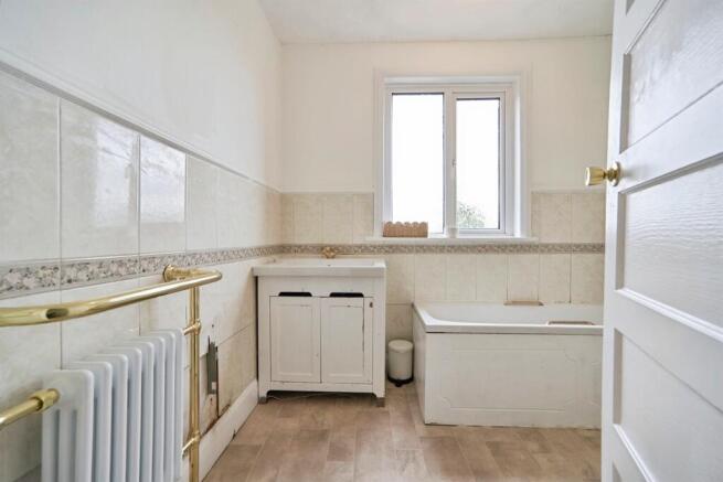 4 bed Semi-Detached for sale Image 7