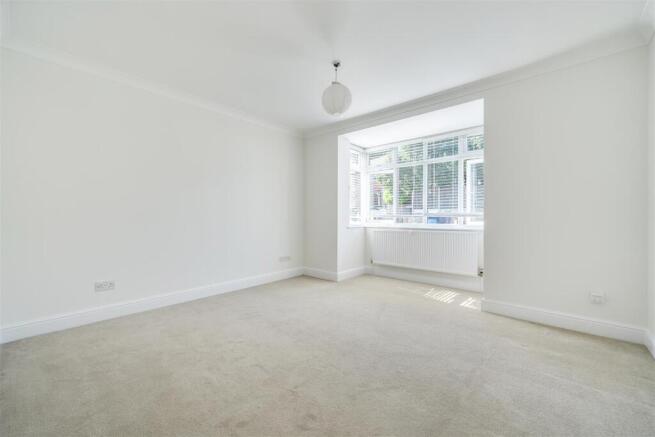 Sitting room side aspect with bay window.jpg