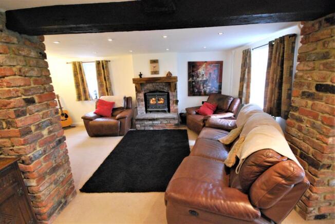 Lounge Area: