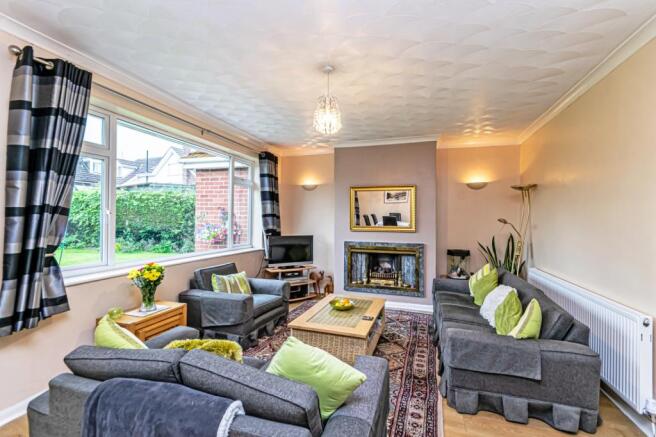 Lounge/Dining Room
