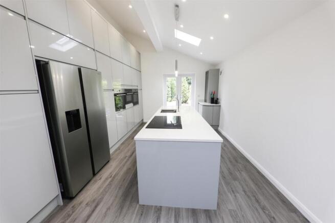 4 bed Semi-Detached for sale Image 11